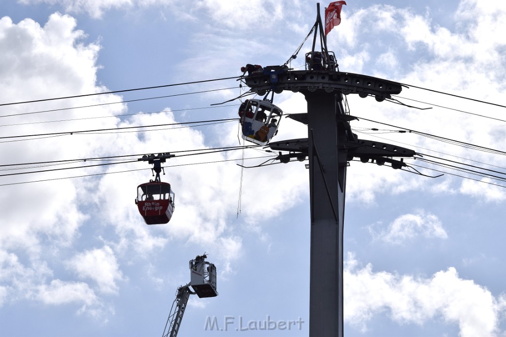 Koelner Seilbahn Gondel blieb haengen Koeln Linksrheinisch P123.JPG - Miklos Laubert